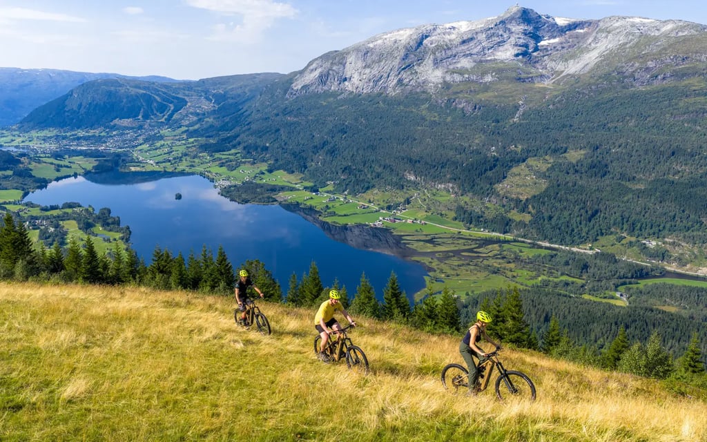 9 DAY FJORD EXPLORERS ADVENTURE 2025 13