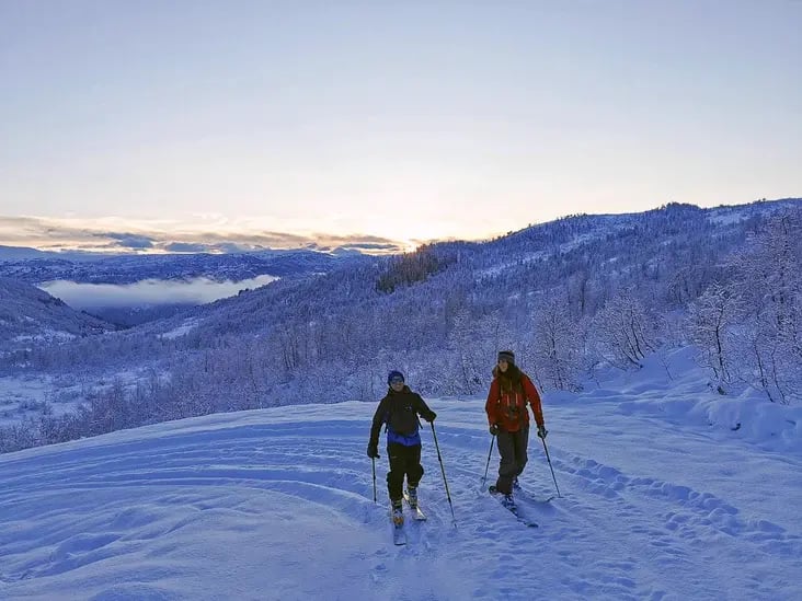 与挪威户外协会一起在沃斯穿雪鞋