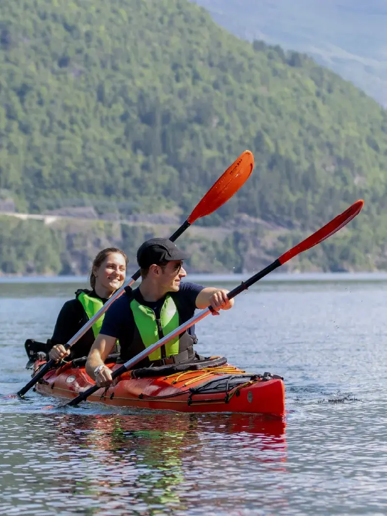 Fjord-kayaking-hardangerfjord-outdoor-norway-voss (9)